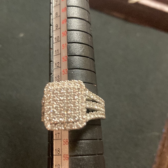 Diamond ring size woman’s 8 - Picture 3 of 12